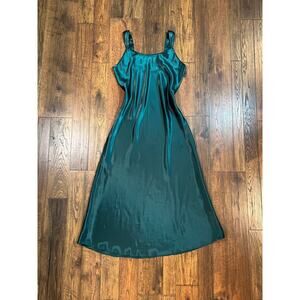 Vintage Clothing - Emerald Green Below The Knee Satin Nightgown - Size Medium